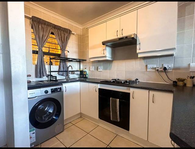 2 BEDROOM APARTMENT FOR SALE IN FAIRVIEW GOLF ESTATE